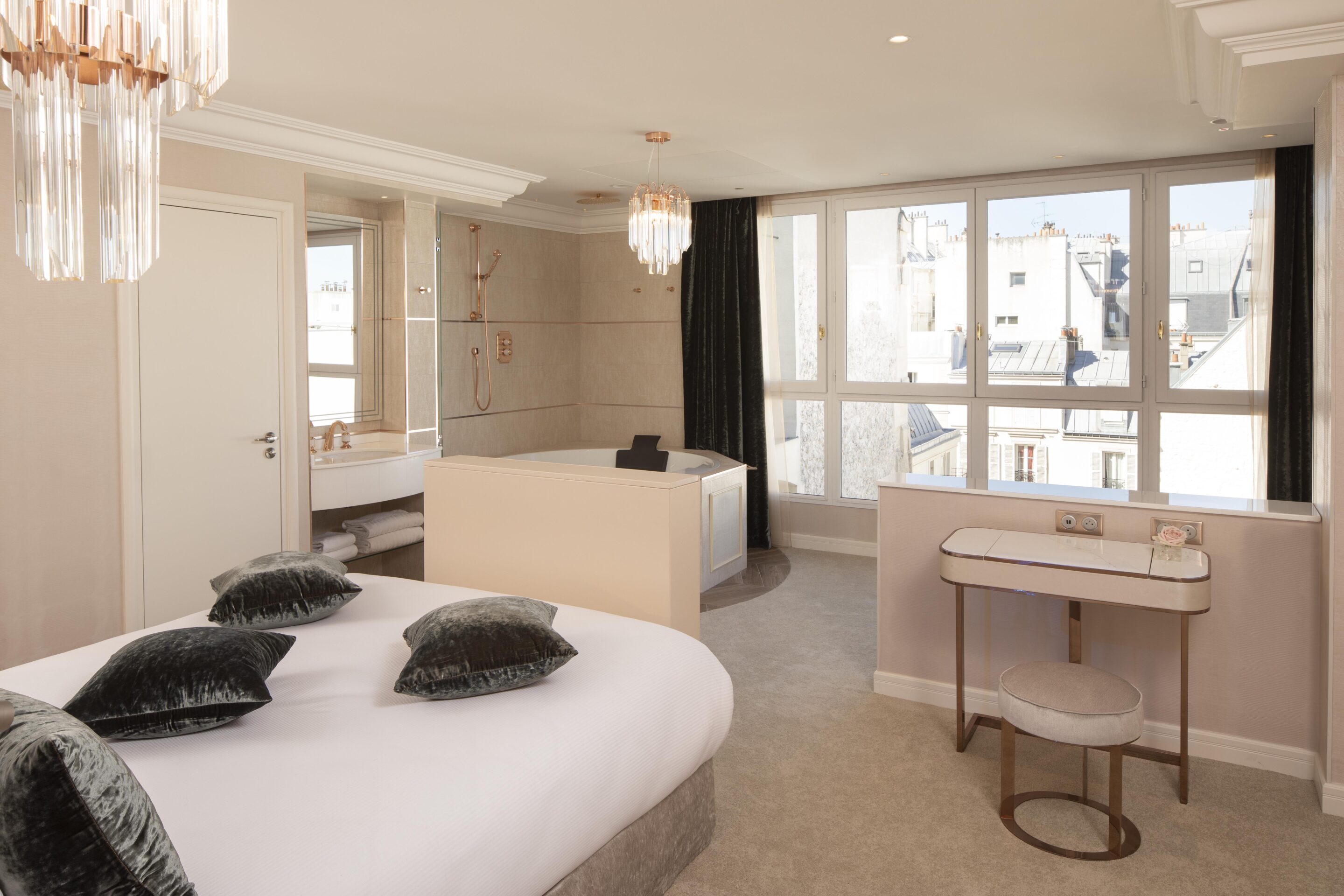 Chambre d'hôtel cinq étoiles paris